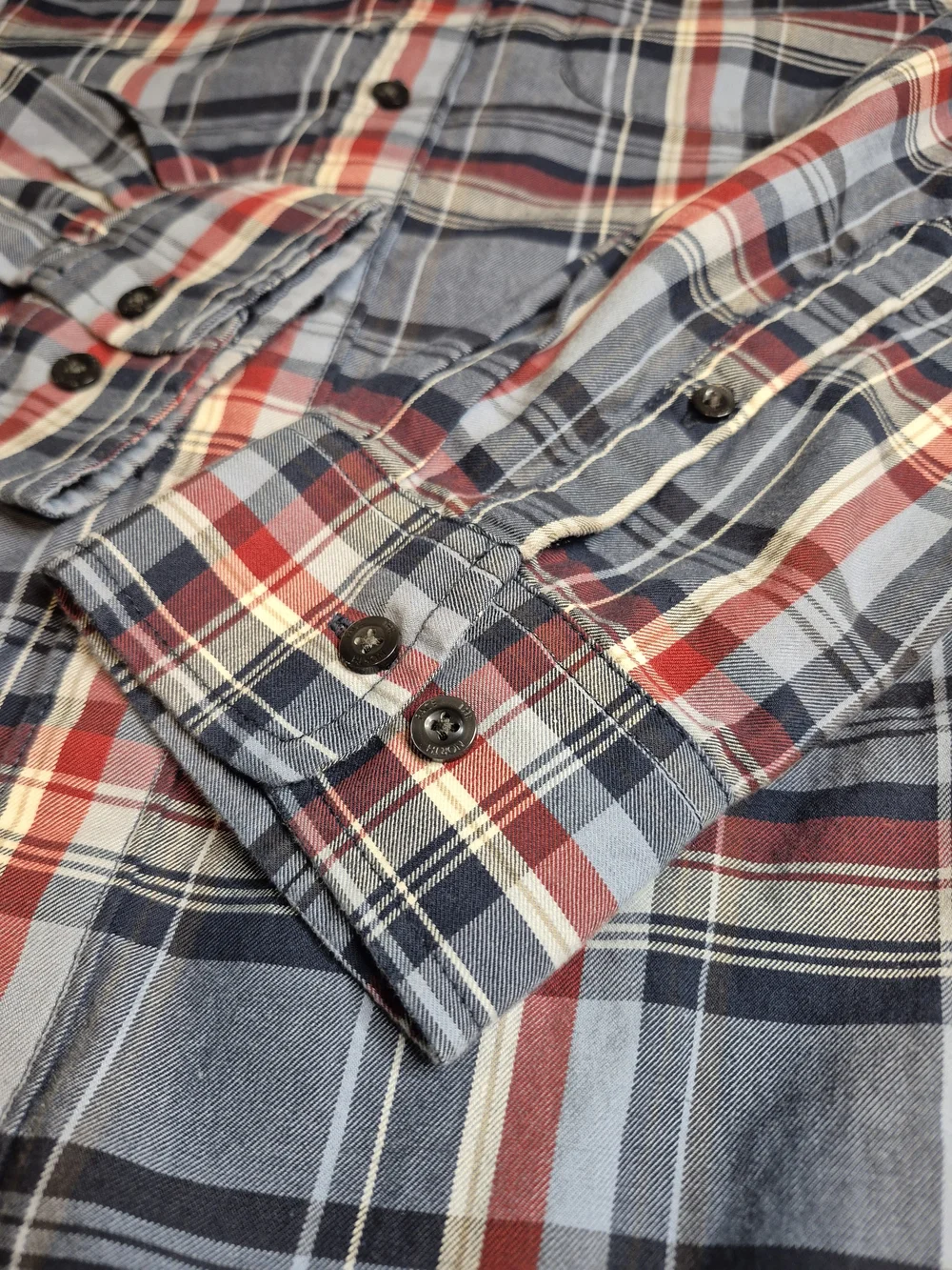 The North Face Men’s Blue & Red Plaid Long-Sleeve Shirt 4637/4